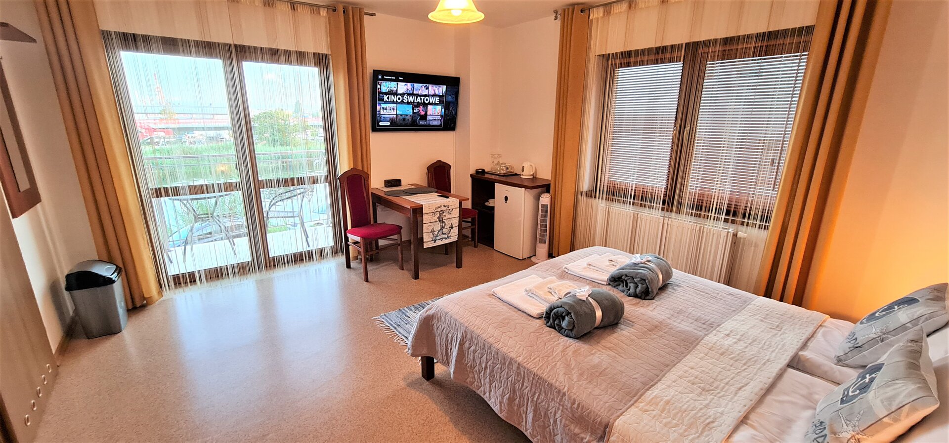 Villa Kapitańska * widok na rzekę Parsętę * pokój Superior - łóżko podwójne, łazienka, balkon