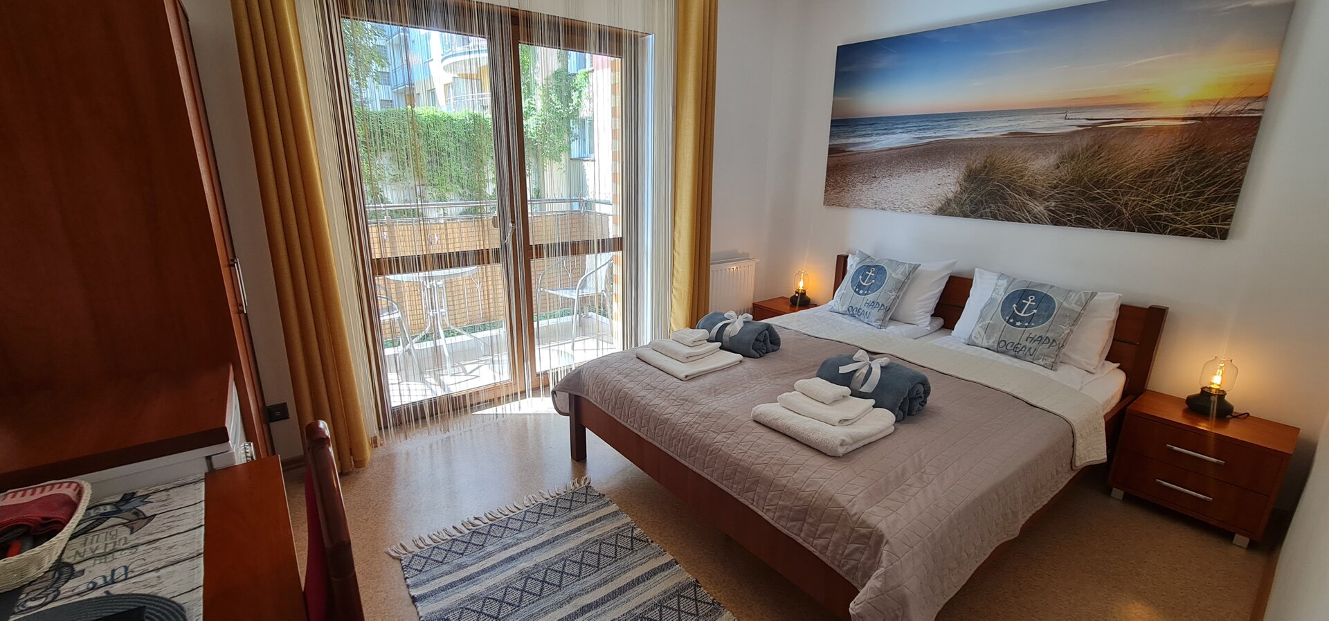 Villa Kapitańska * widok na wewnętrzny dziedziniec *  łóżko podwójne, łazienka, balkon